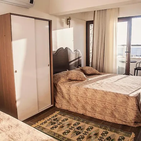 Stone Hotel *